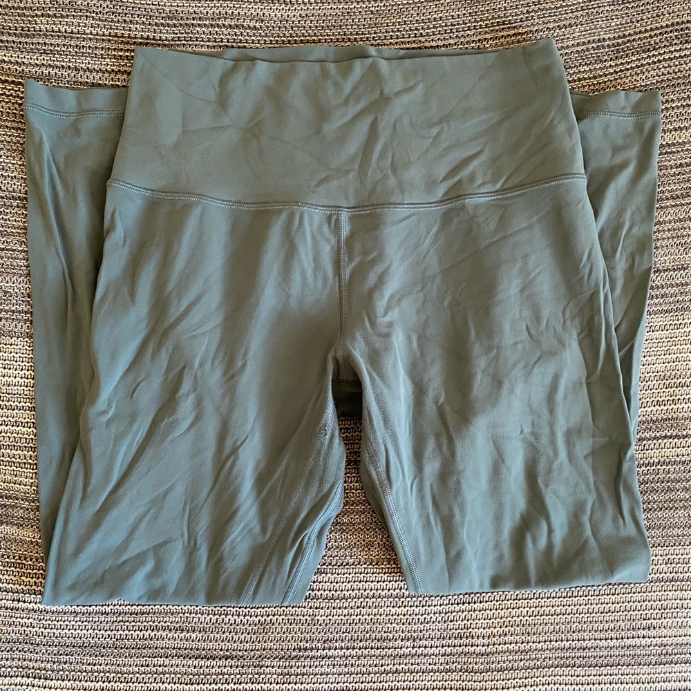 4/$20 Teal Lululemon capris (Aligns?)